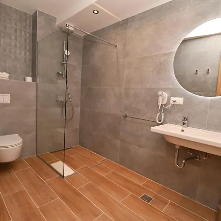 D343 Vucko Privat Hotel 4*